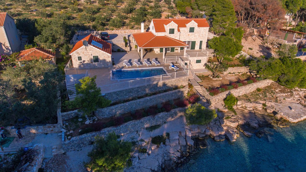 Luxury Villa Kate On Sea With Heated Pool Milna  Exterior photo